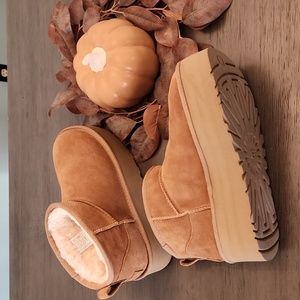 Ultra mini platform chestnut Ugg boots